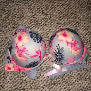 Pink Victoria’s Secret bra